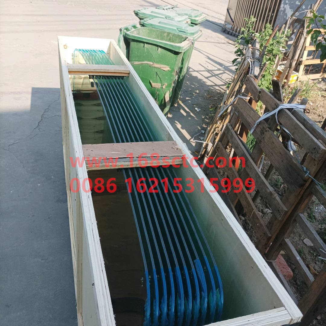 WG1642710001-SINOTRUK HOWO-front windshieldwith antenna-HaoWo2013Kuan