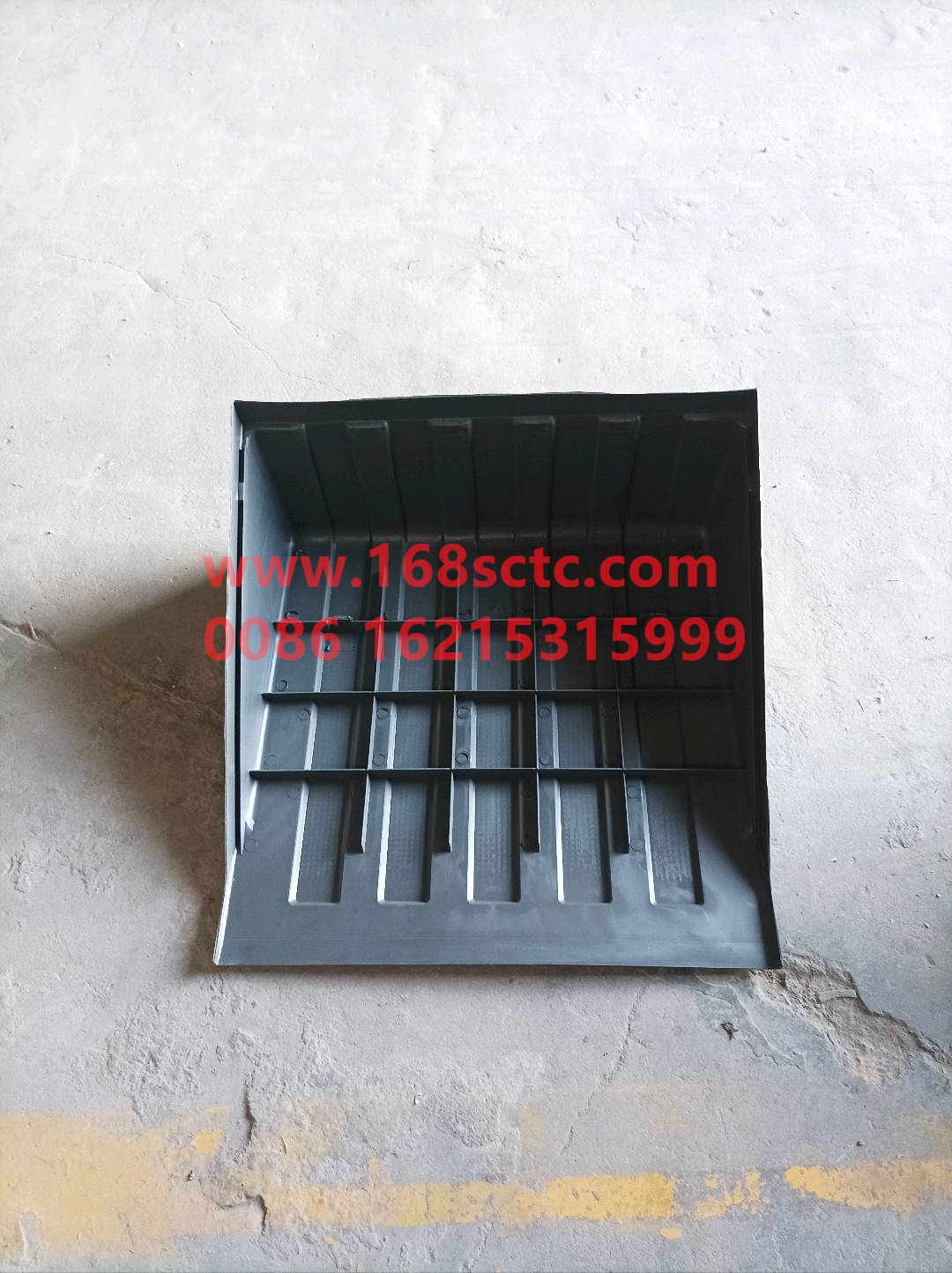 AZ9100760102-SINOTRUK HOWO-Battery box coverplastic-HaoWo2013Kuan