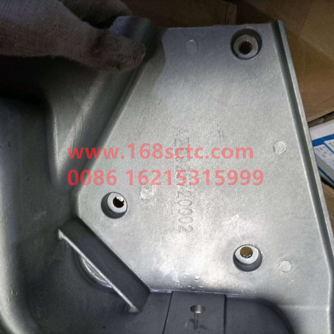 AZ9925720002-SINOTRUK HOWO-Headlight right bracket-HaoWoT7HKuan