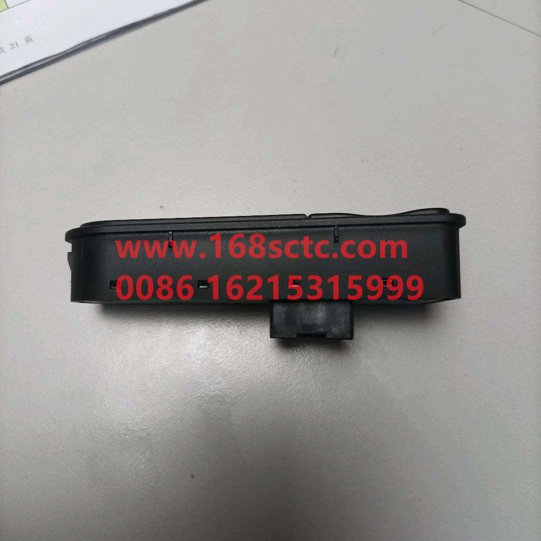 WG1664331062-SINOTRUK HOWO-door switch panelright-HaoWoT7HKuan