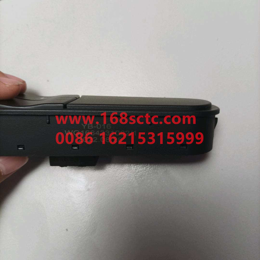 WG1664331062-SINOTRUK HOWO-door switch panelright-HaoWoT7HKuan