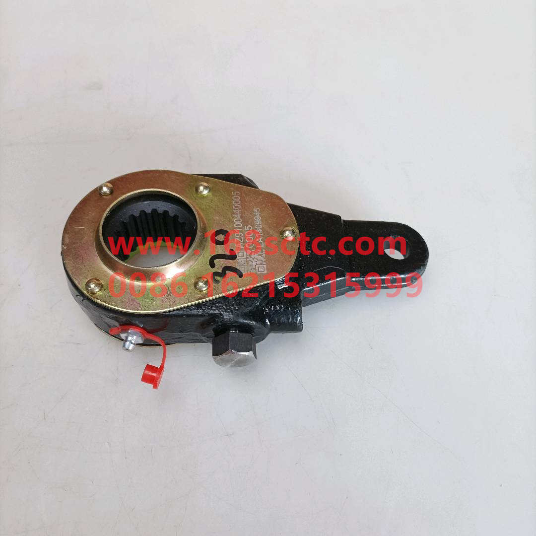 Adjusting arm assembly