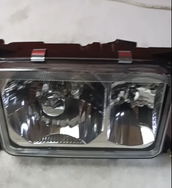 WG9725720105Four-lamp headlamp (left) (flat lampshade)