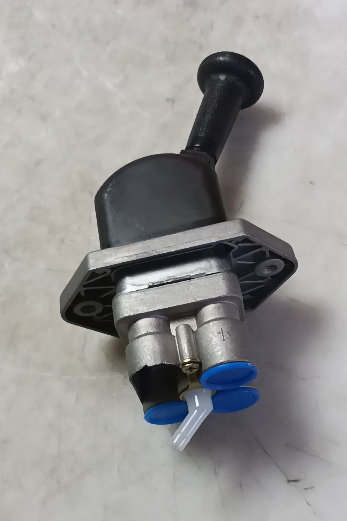 WG9000360522Hand brake valve